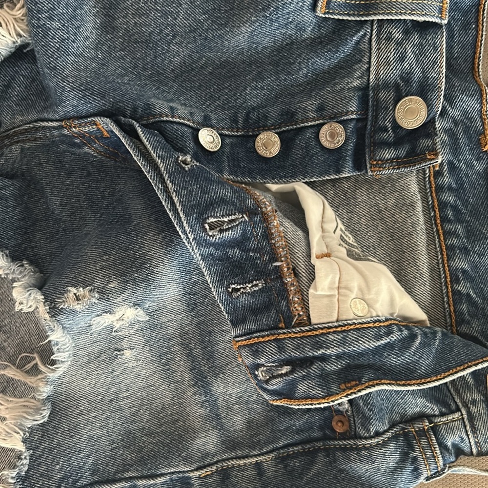 Levi’s 501 High-Rise Denim Shorts - Picture 4 of 6